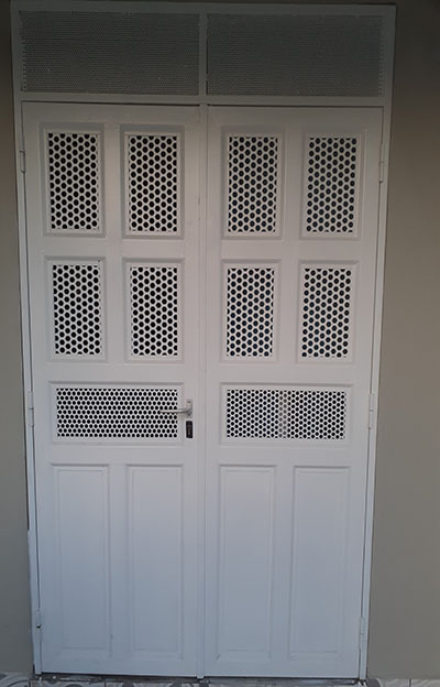 Porte deux vantaux avec imposte fixe