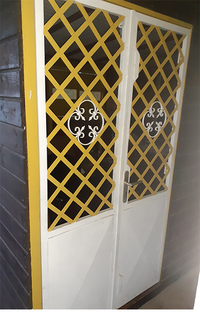 Porte deux vantaux